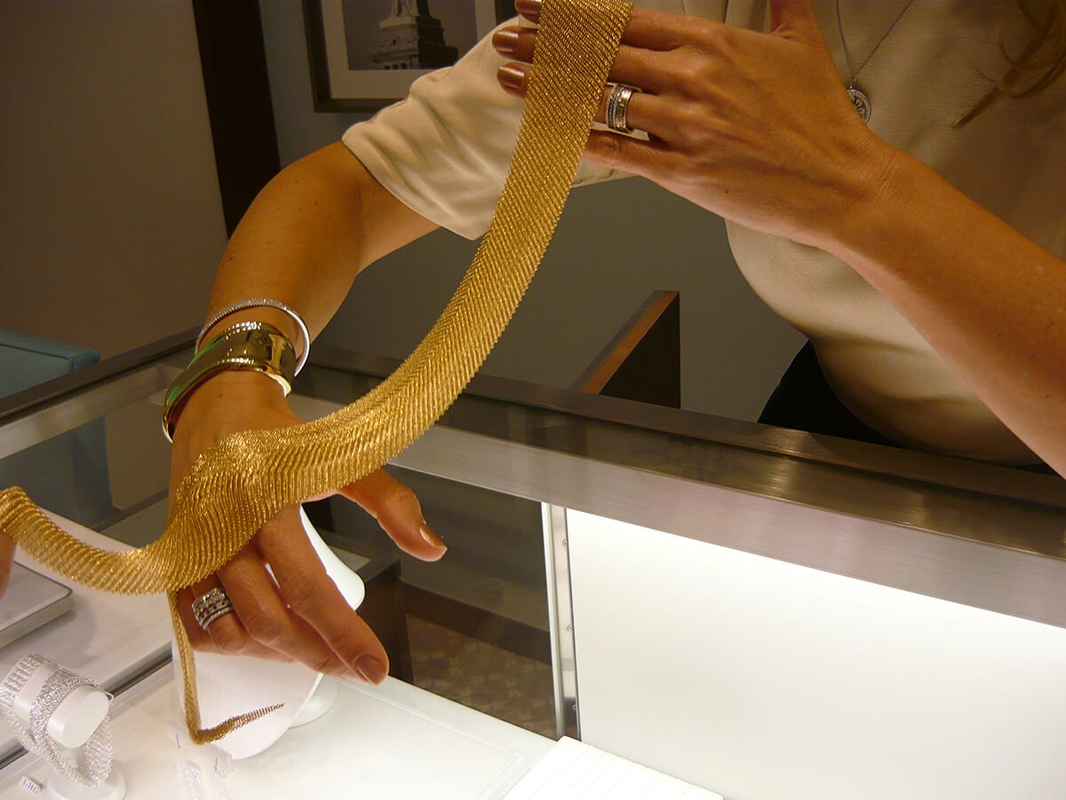 Malha de ouro Elsa Peretti na Tiffany & Co. em Curitiba