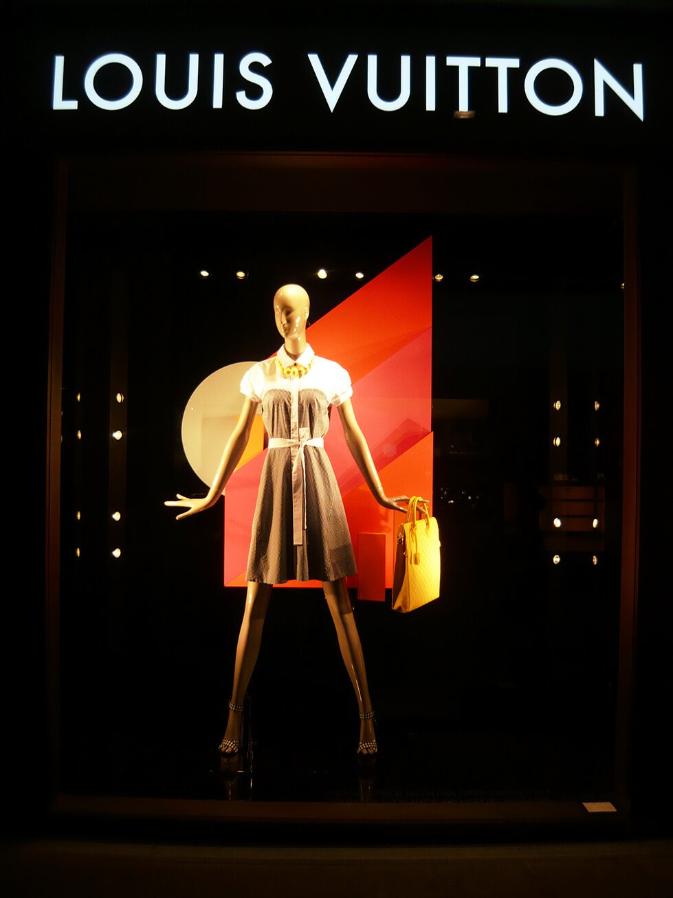 Vitrine de Primavera/Verão 2014 da Louis Vuitton em Veneza - Itália