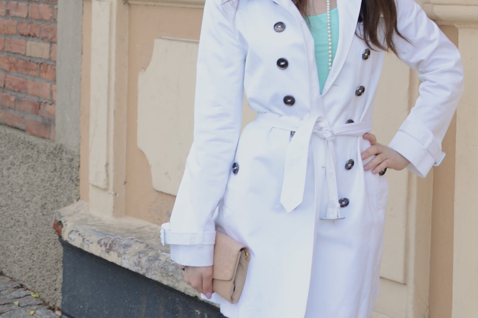 Look do dia: Trench coat branco e tons pastel