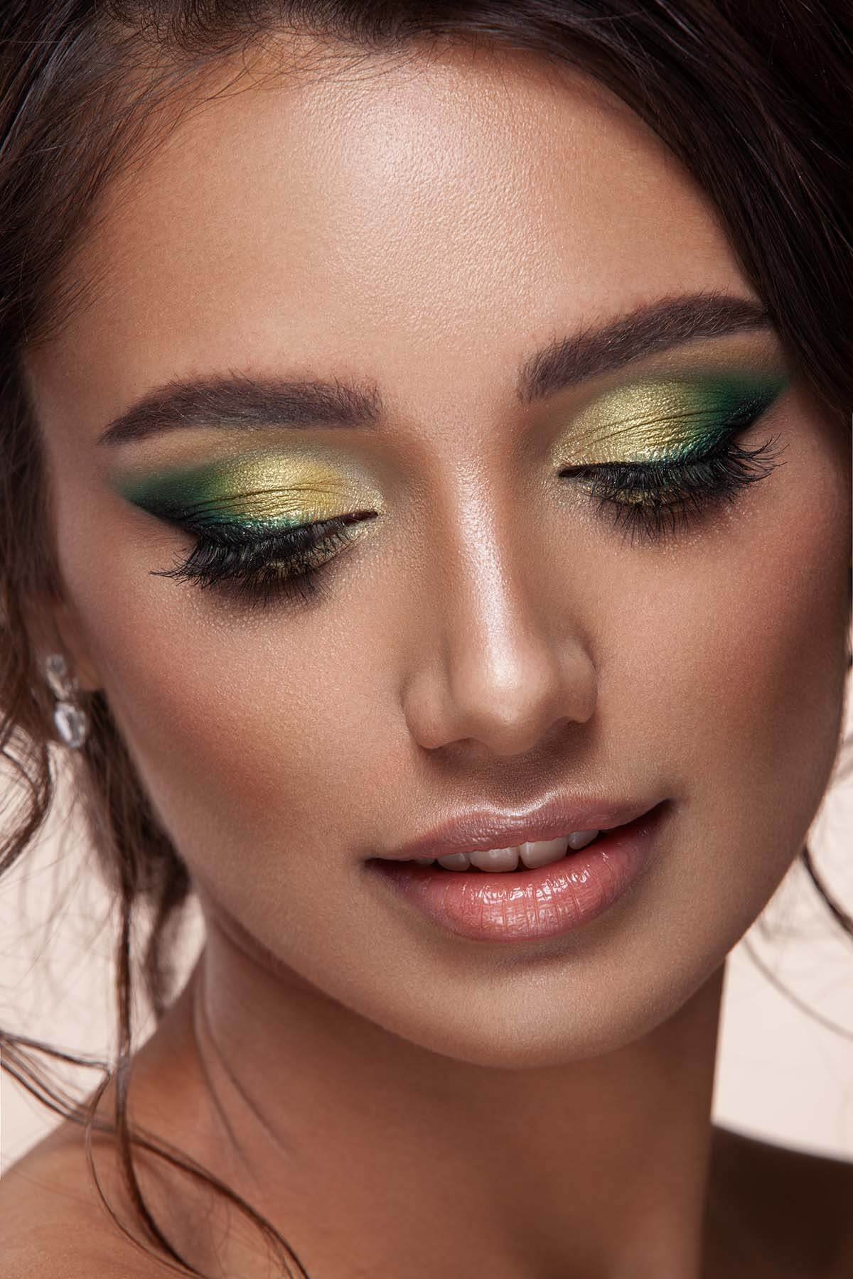 Maquiagem de formatura colorida em verde