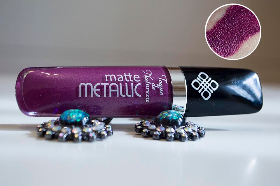 Batom Matte Metallic cor Cherry da Toque de Natureza