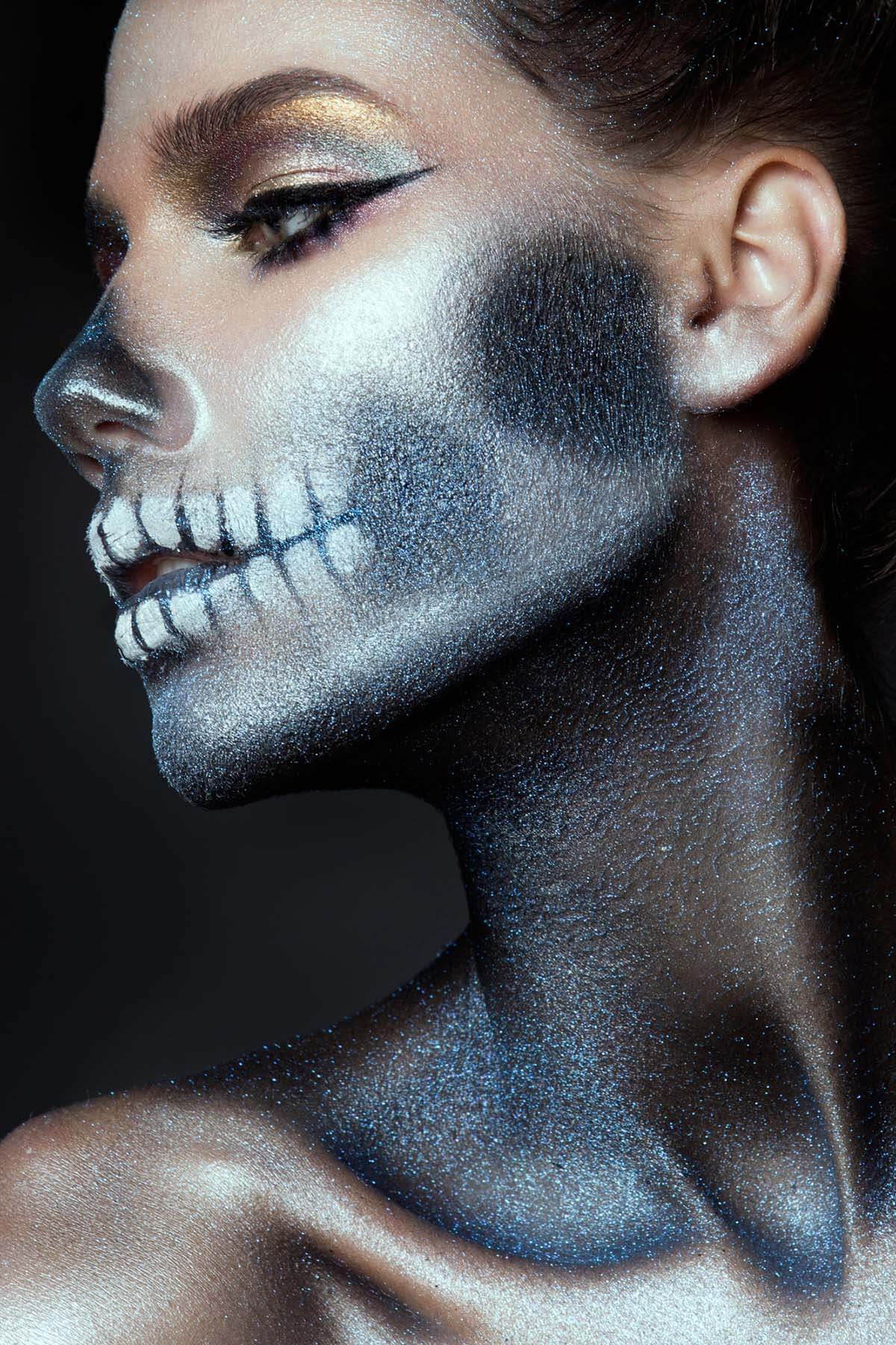 Halloween makeup ideas: glitter skull