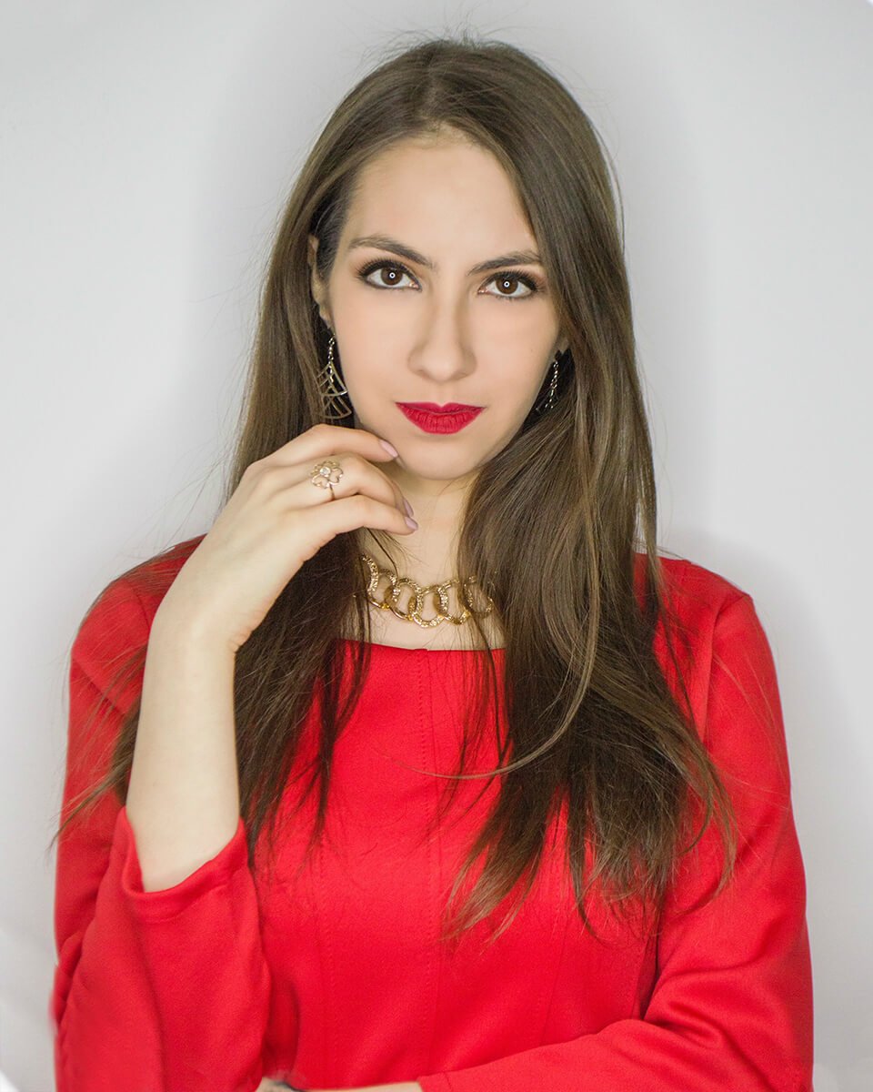 Makeup with red dress - Manu Luize