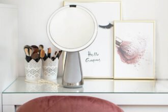 Makeup mirror with lights - Simple Human