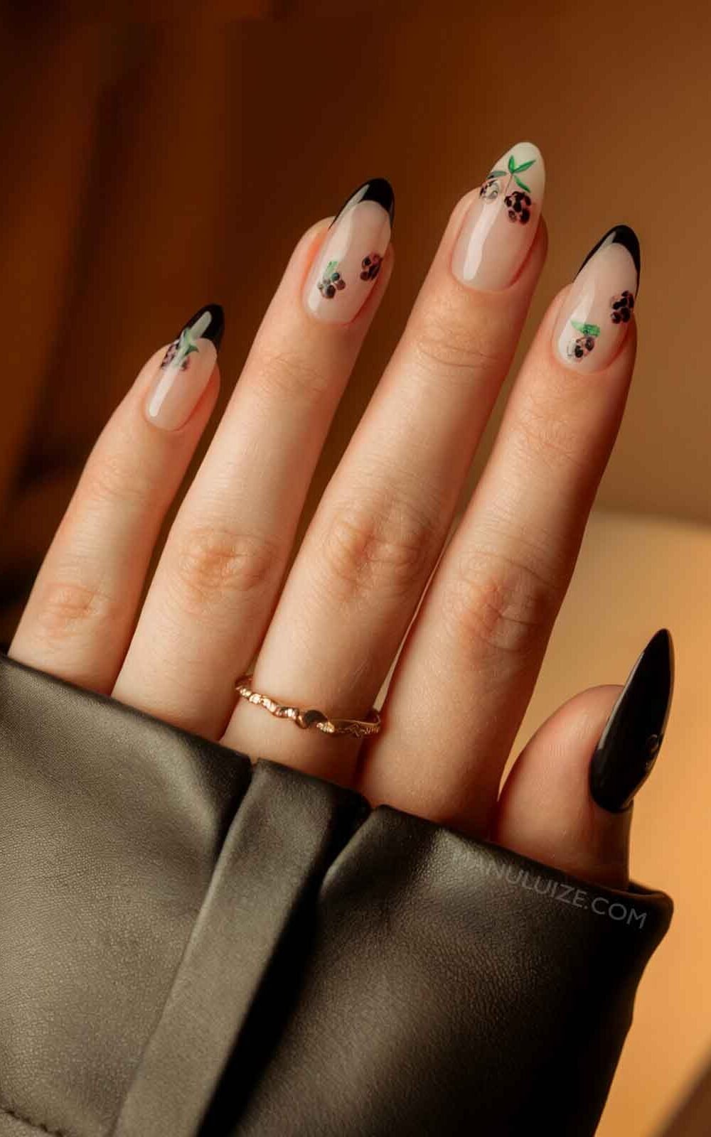 Blackberry nail art