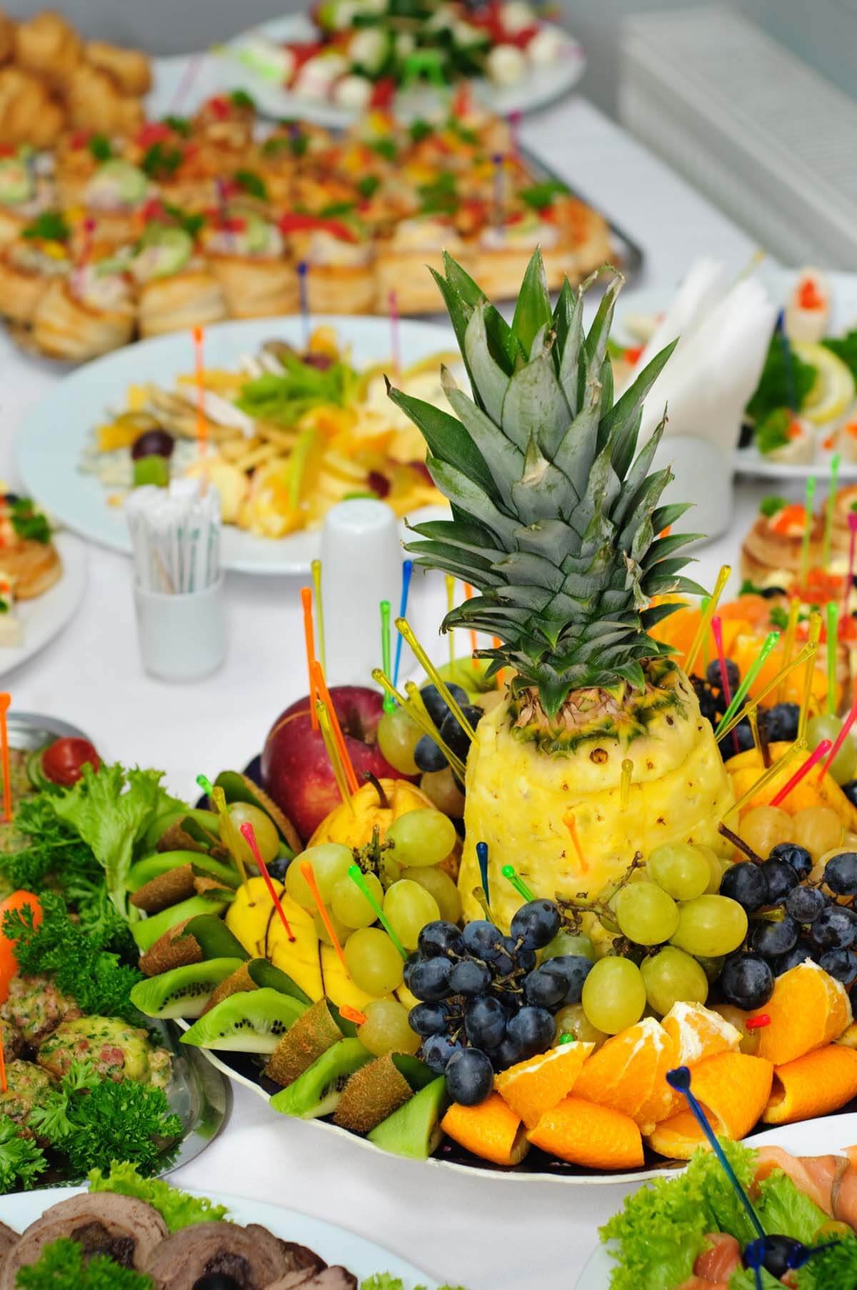 mesa com frutas para ano novo