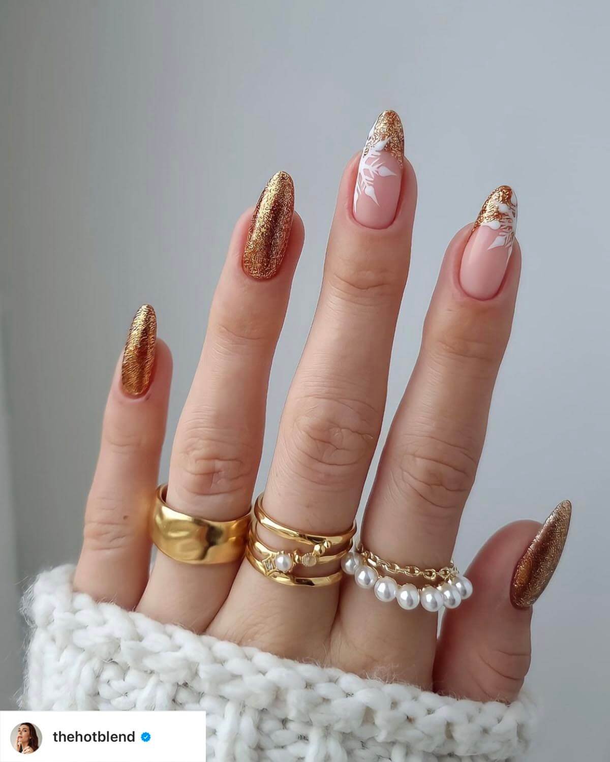 winter golden nails