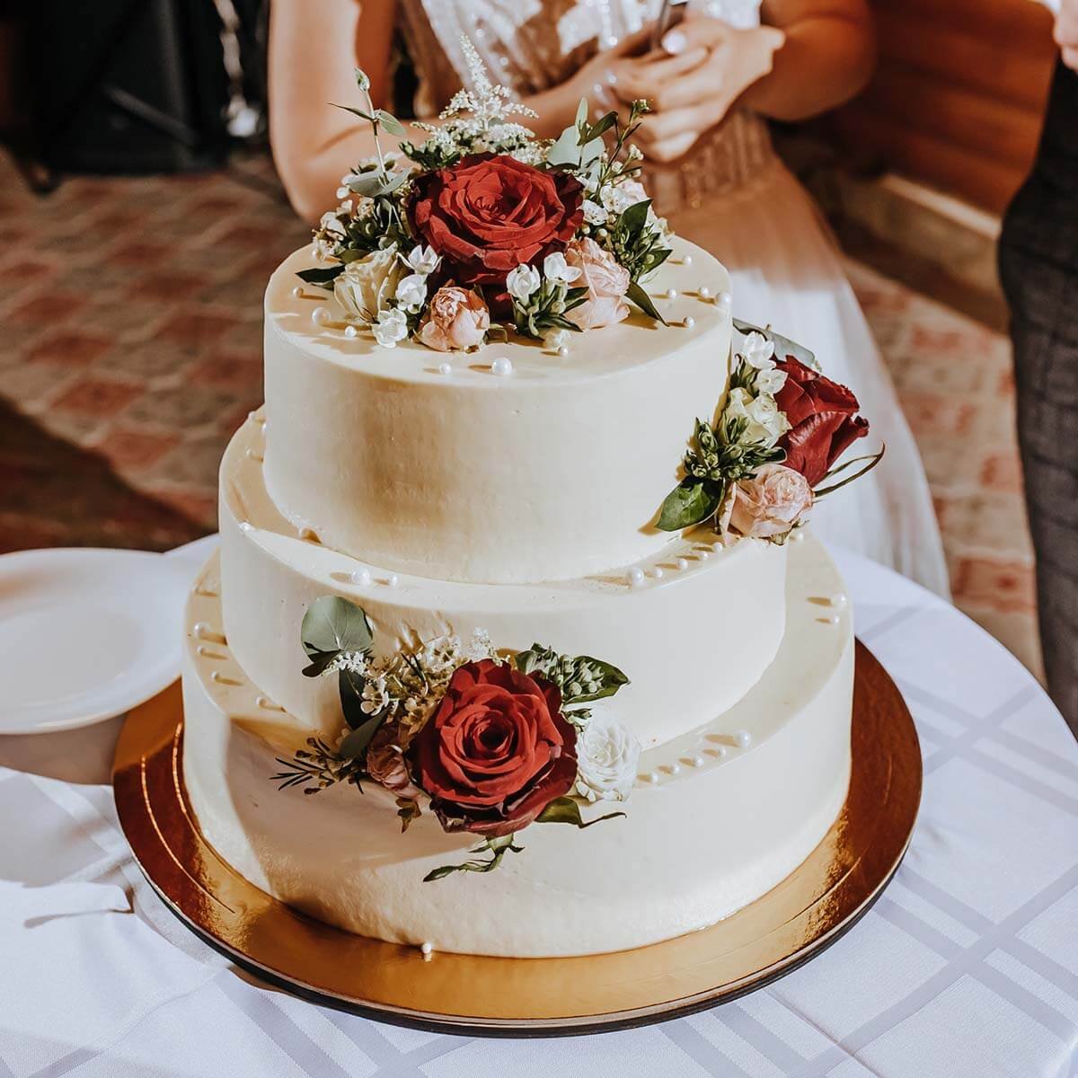 3 tier white simple cake