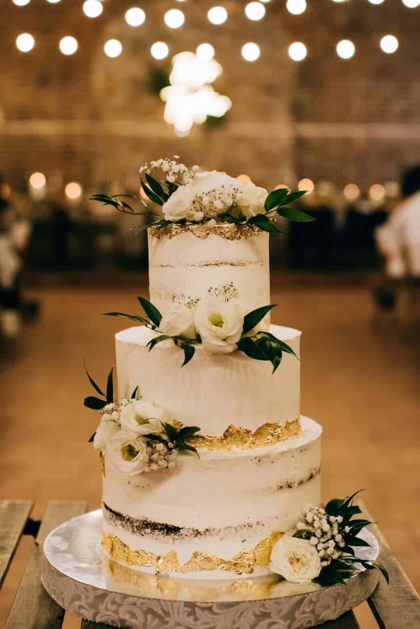 47 Simple Wedding Cakes That Will Wow Guests
