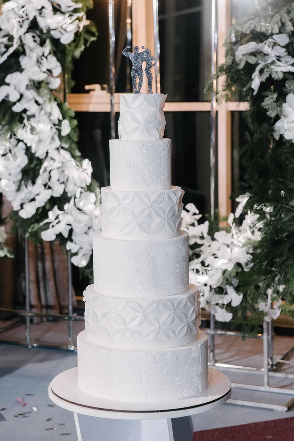 total white wedding cake