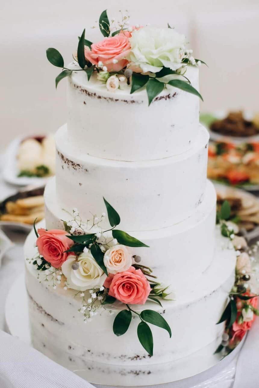 47 Simple Wedding Cakes That Will Wow Guests