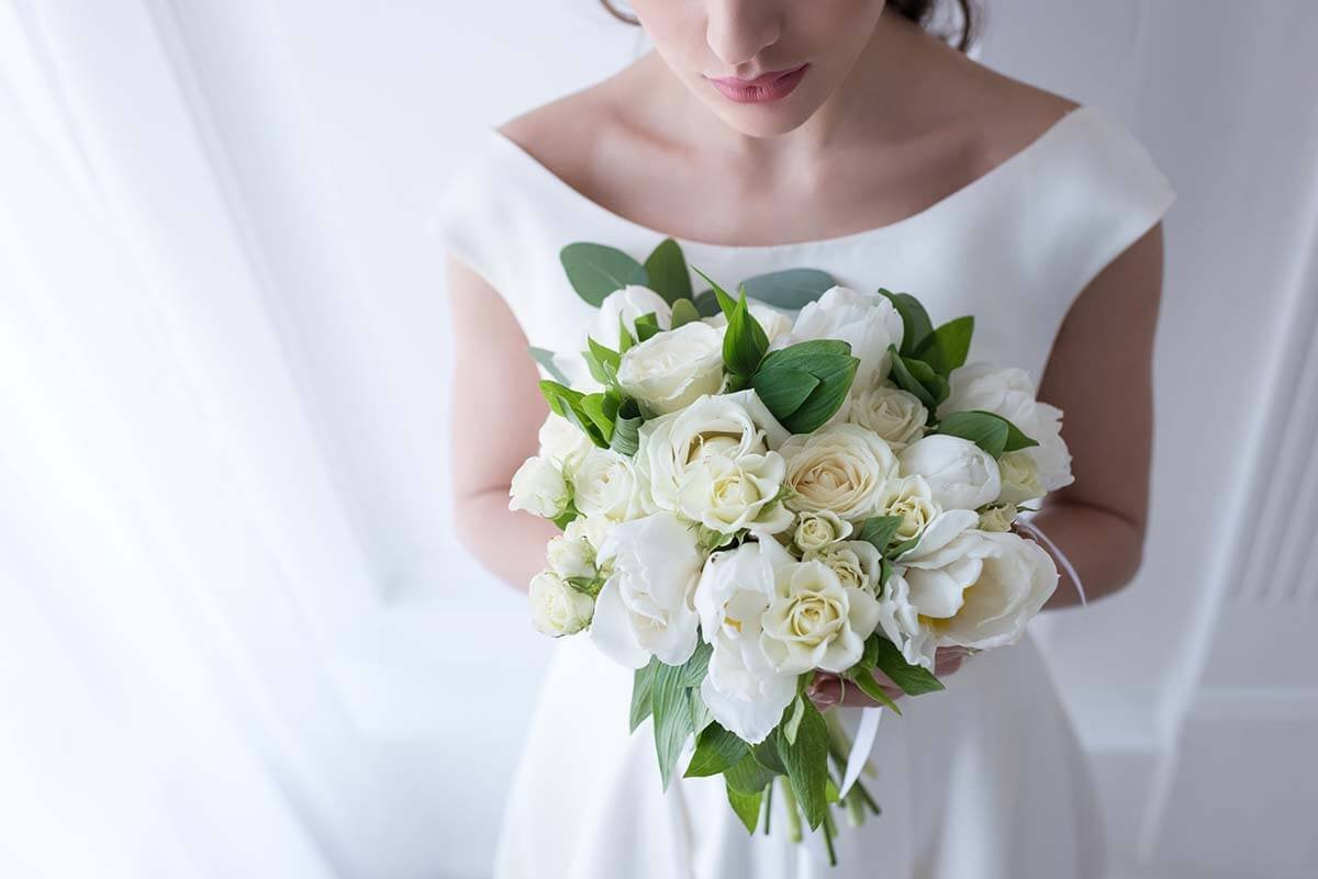 bride bouquet styles: traditional round bouquet