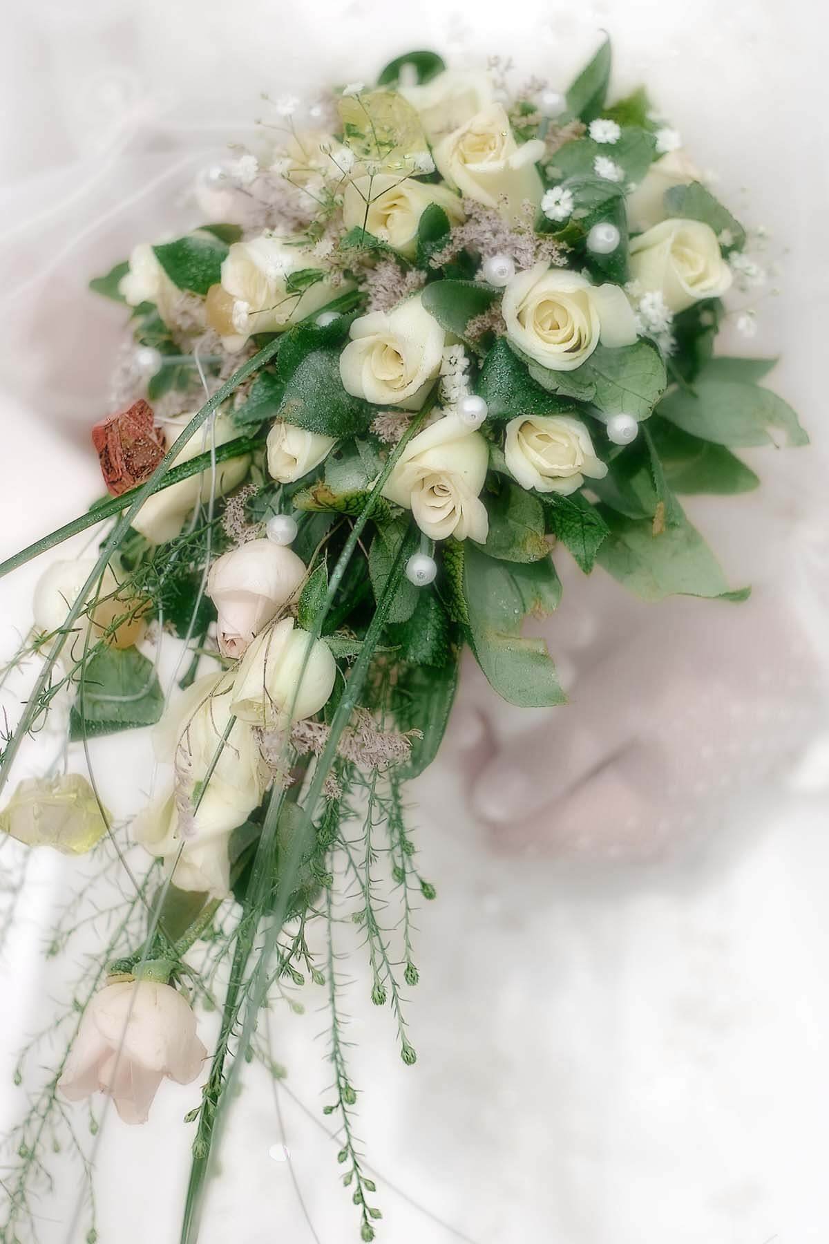 white and green cascade bride bouquet style