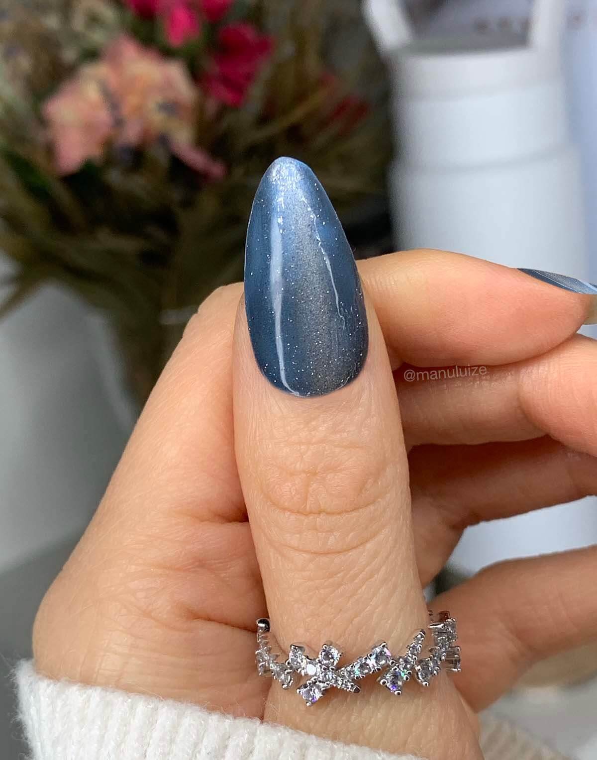 Blue nails with moonsilver effect