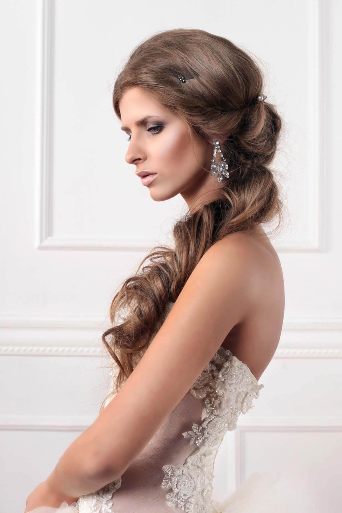 Bridal voluminous low ponytail