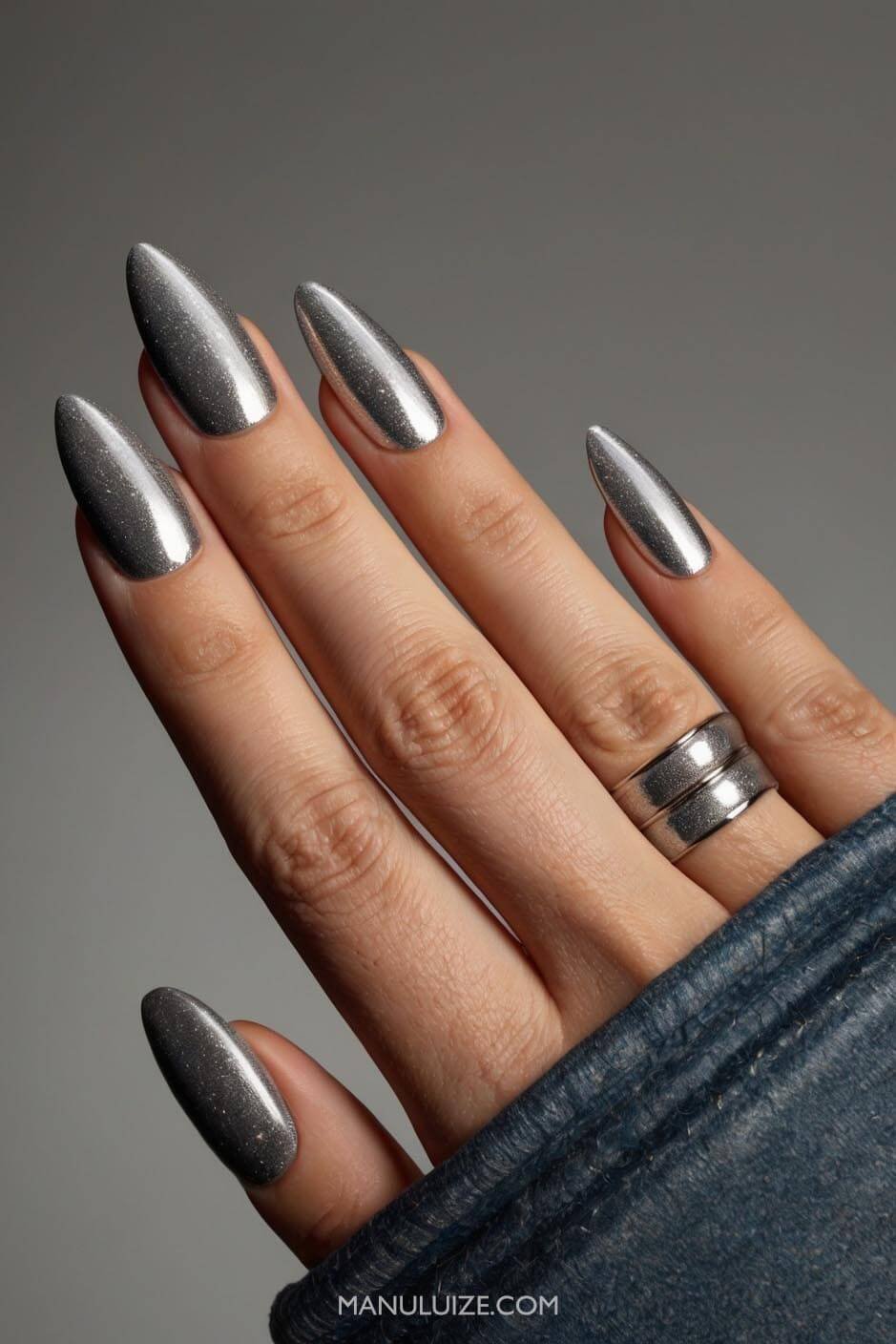 Silver velvet nails