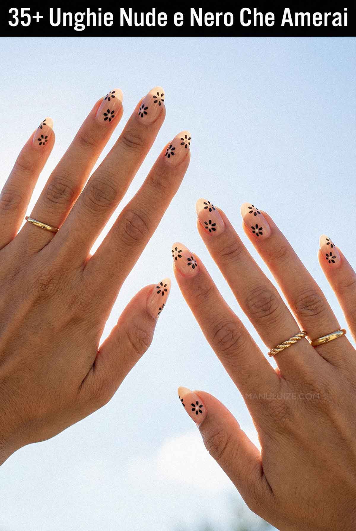 Unghie nude con fiori neri Unghie nude con fiori neri