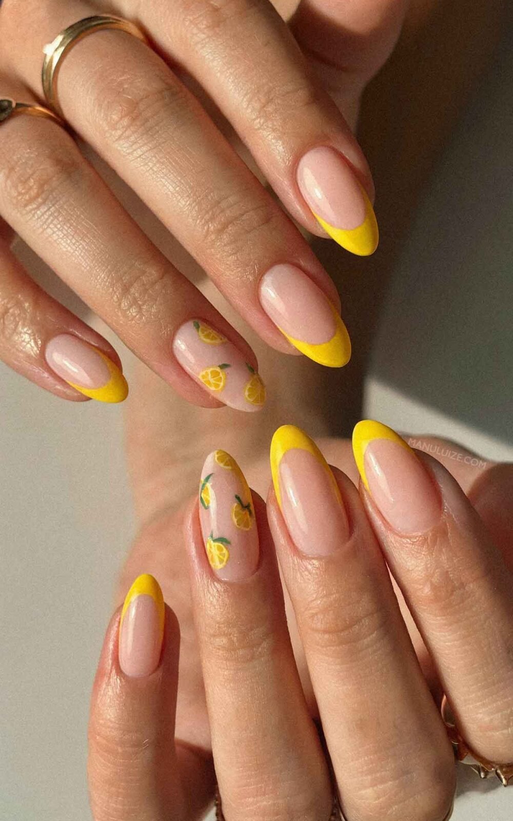 Lemon nail art Lemon nail art