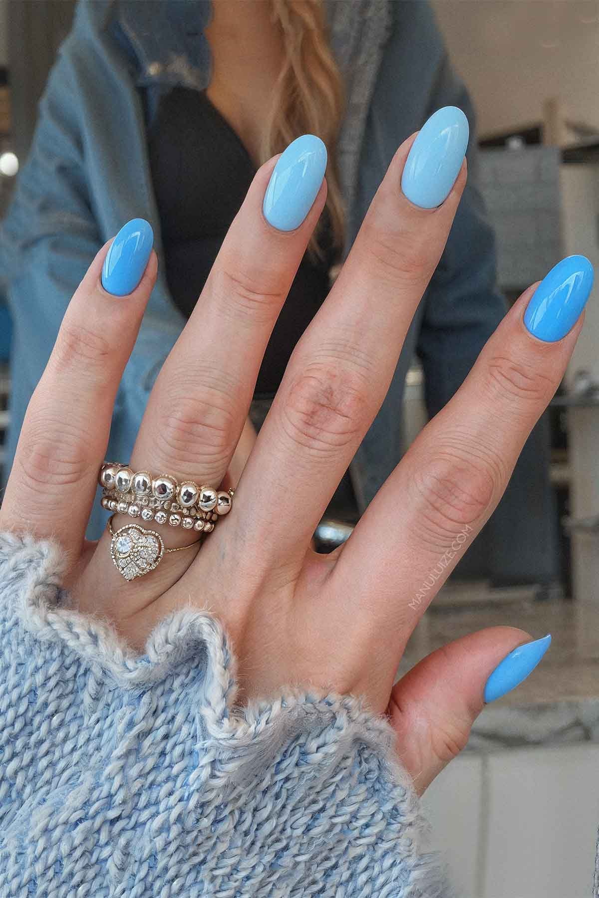 Simple blue nails Simple blue nails