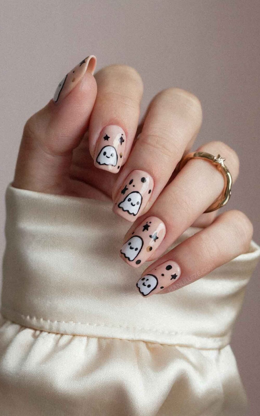 Cute ghost nails Cute ghost nails