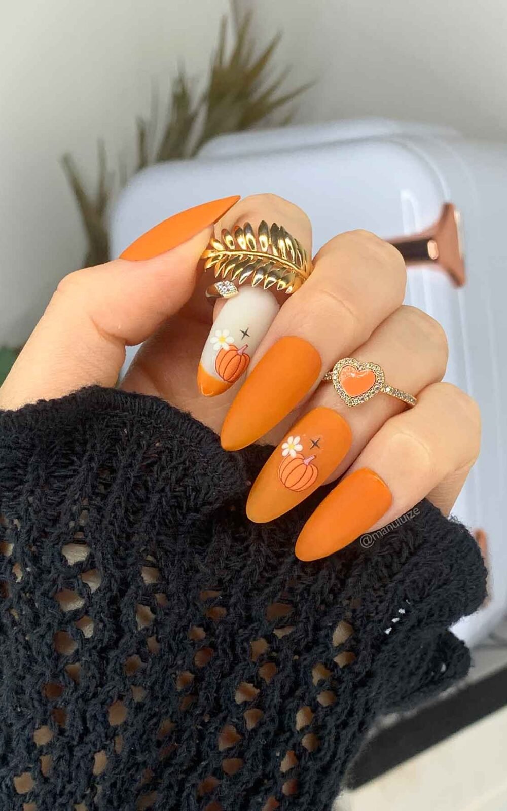 Orange pumpkin nail art Orange pumpkin nail art