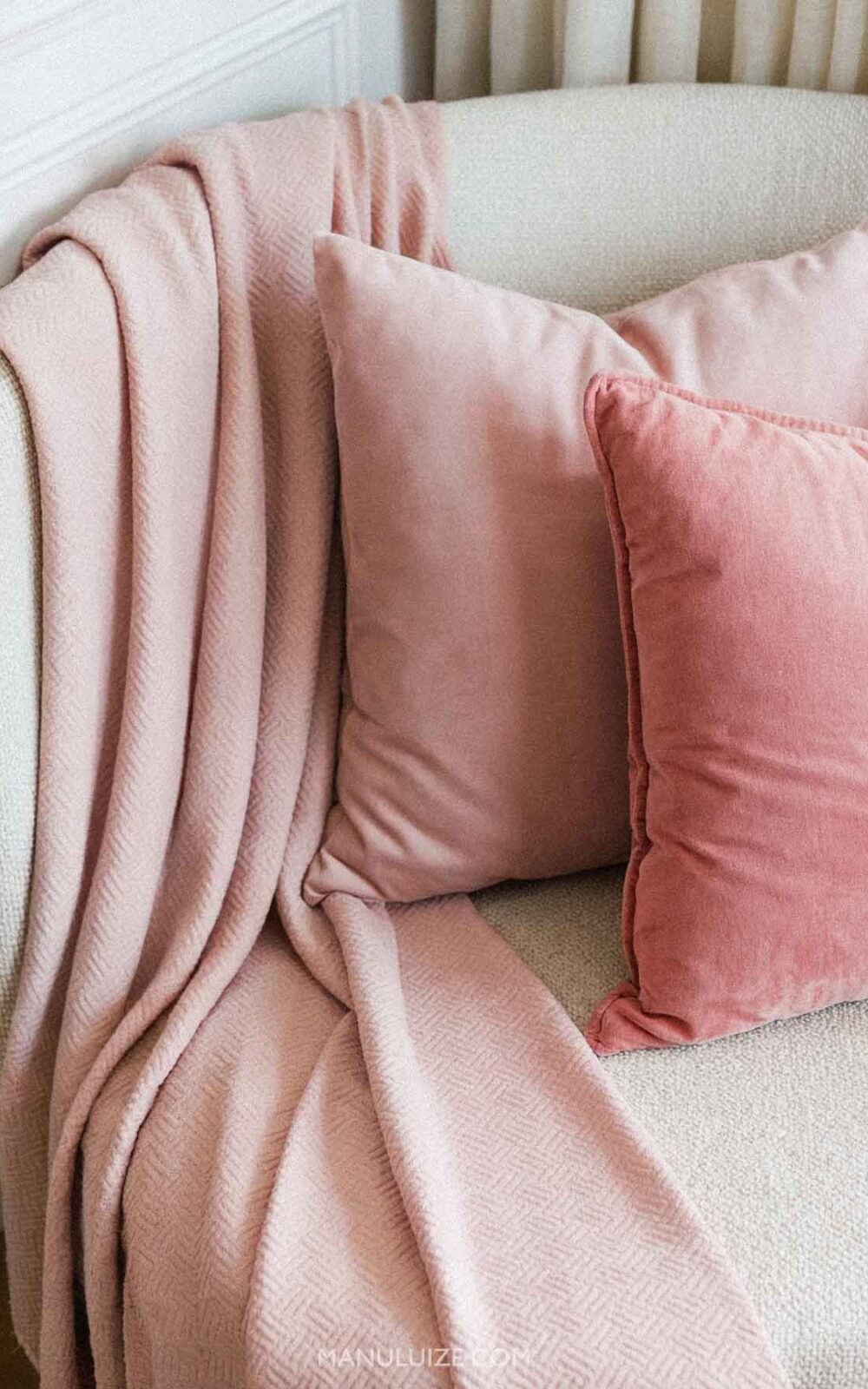 Pink bedroom detail