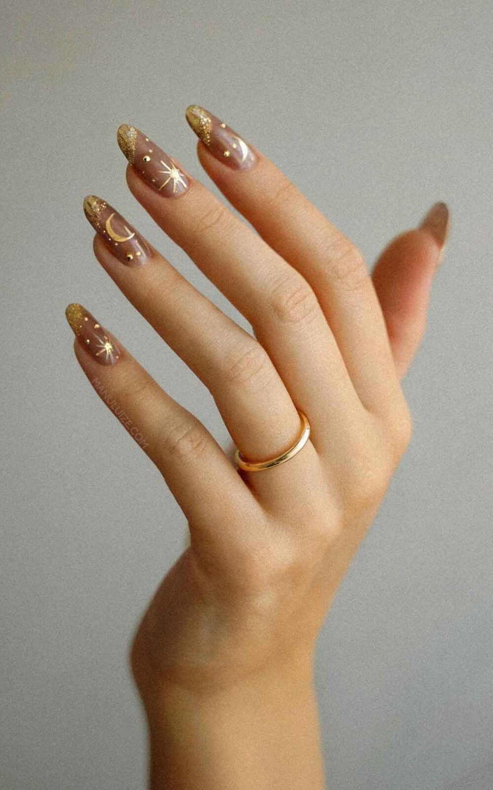 Brown and gold nail art design Brown and gold nail art design