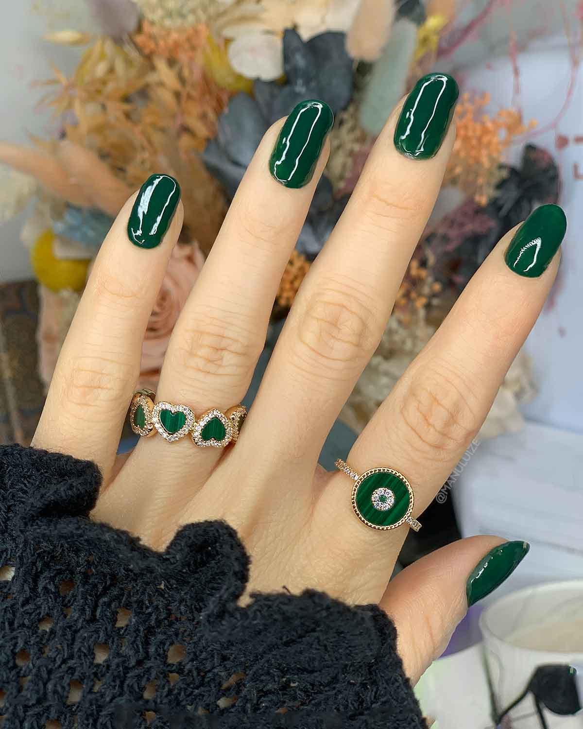 Dark green nails Dark green nails
