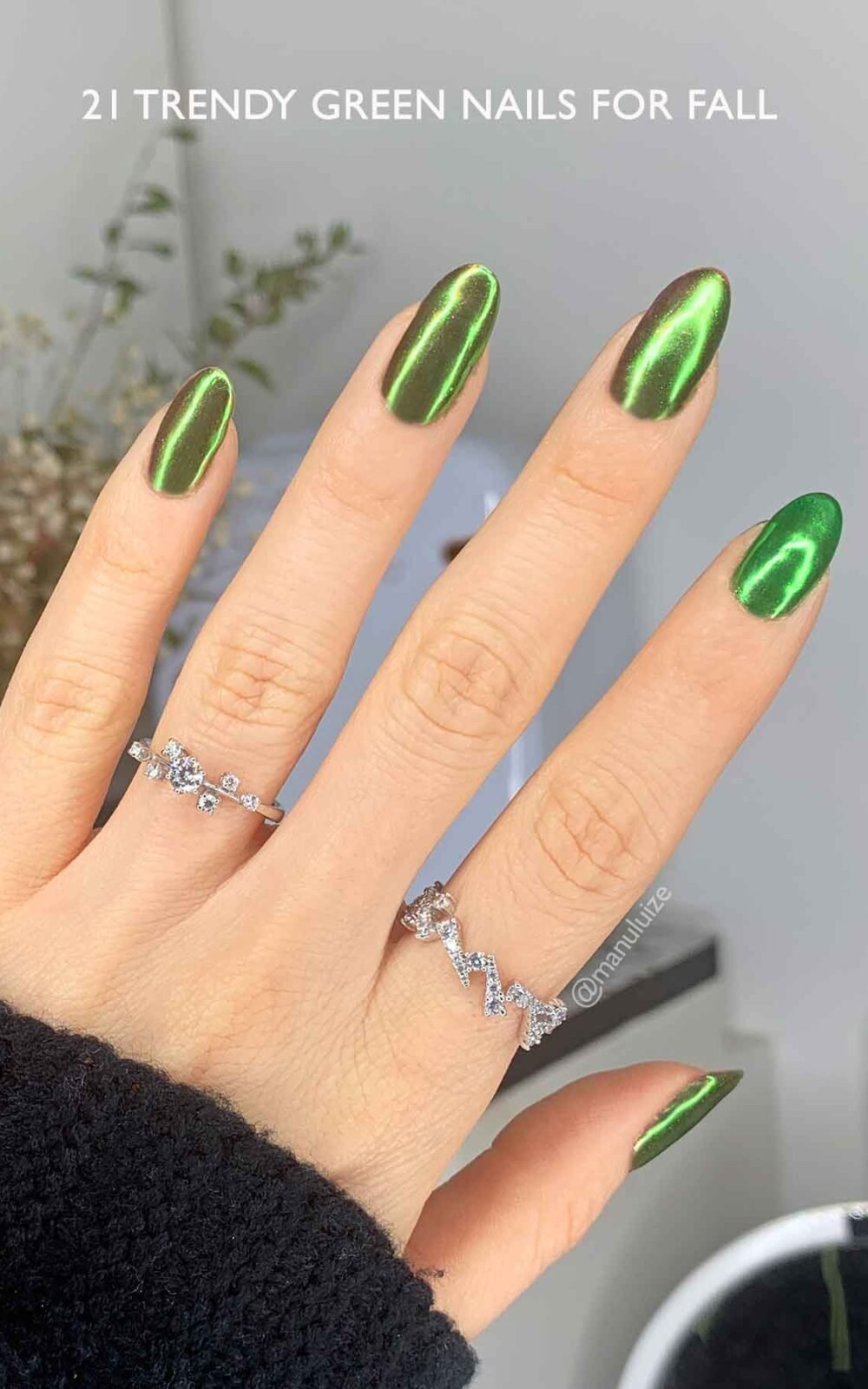 Green chrome manicure Green chrome manicure