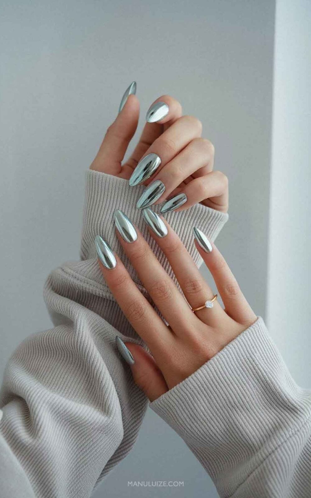 Silver chrome manicure