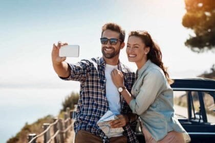 travelling couple