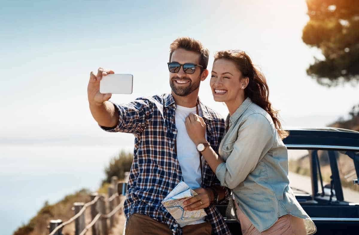 travelling couple
